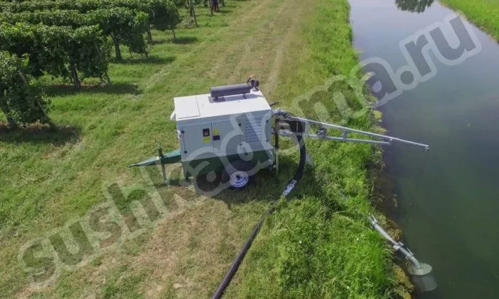 Откачка воды из канавы