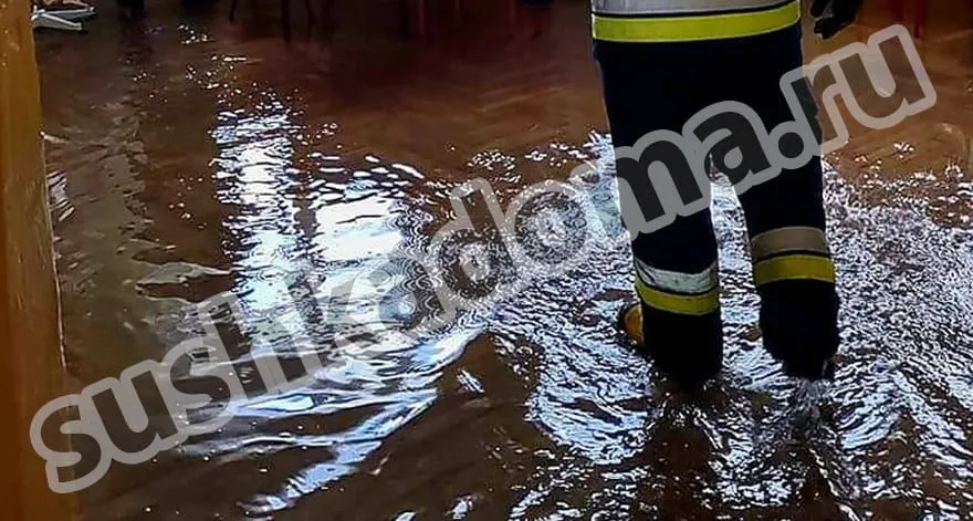 Устранение последствий затопления в мастерской – откачка воды и просушка помещений